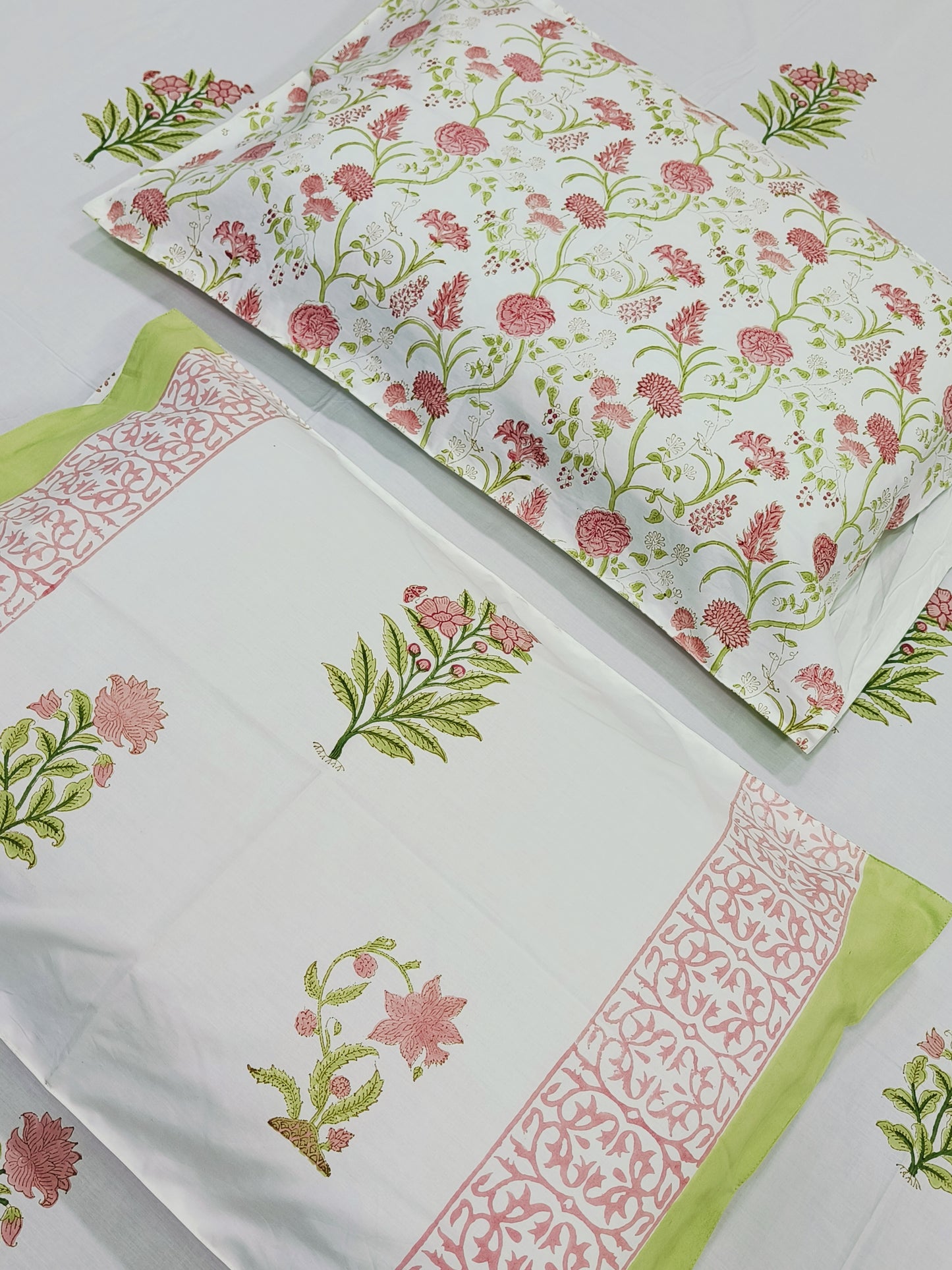 Bedsheet With King Size Pillow Cases