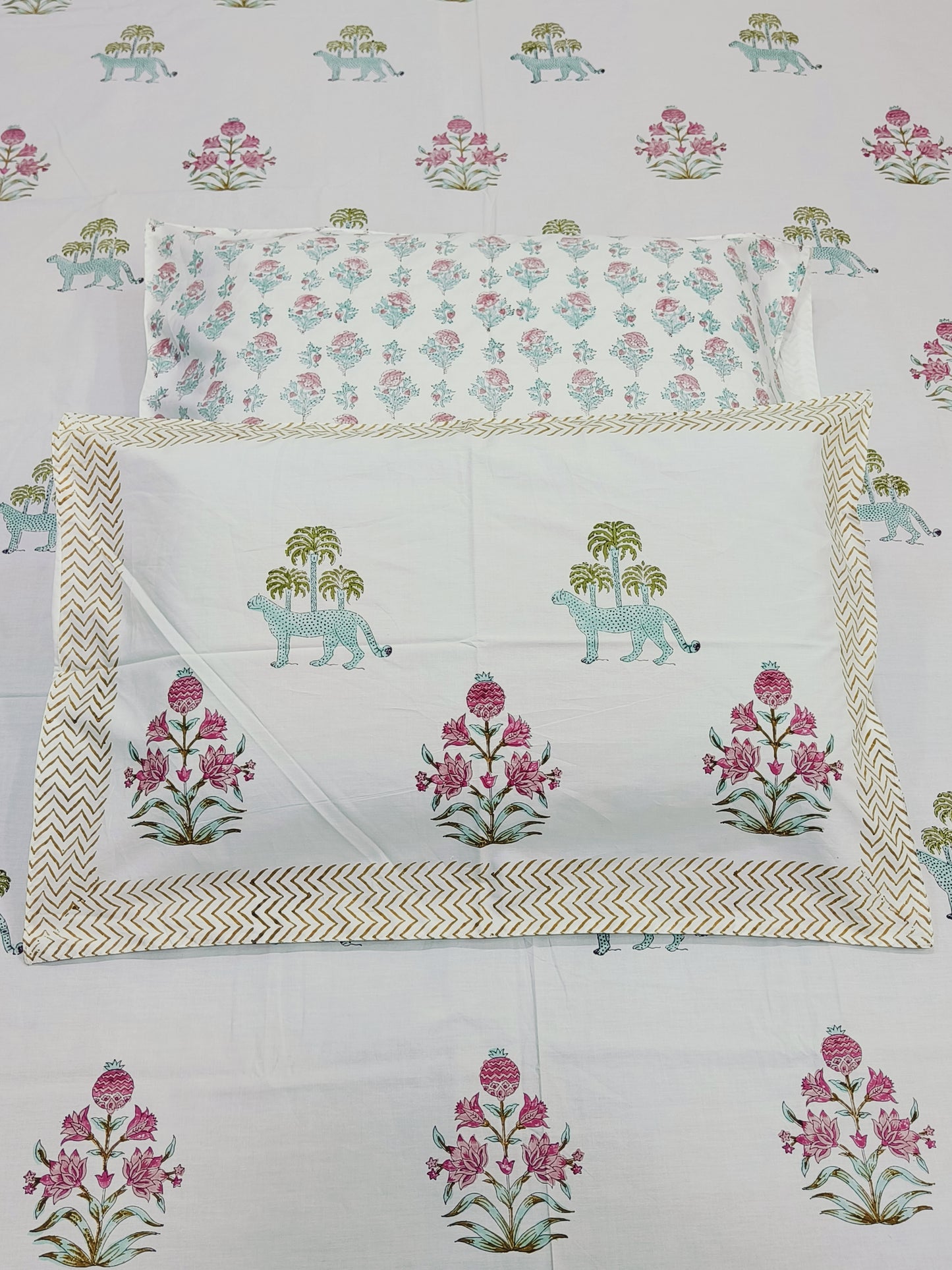 Bedsheet With King Size Pillow Cases