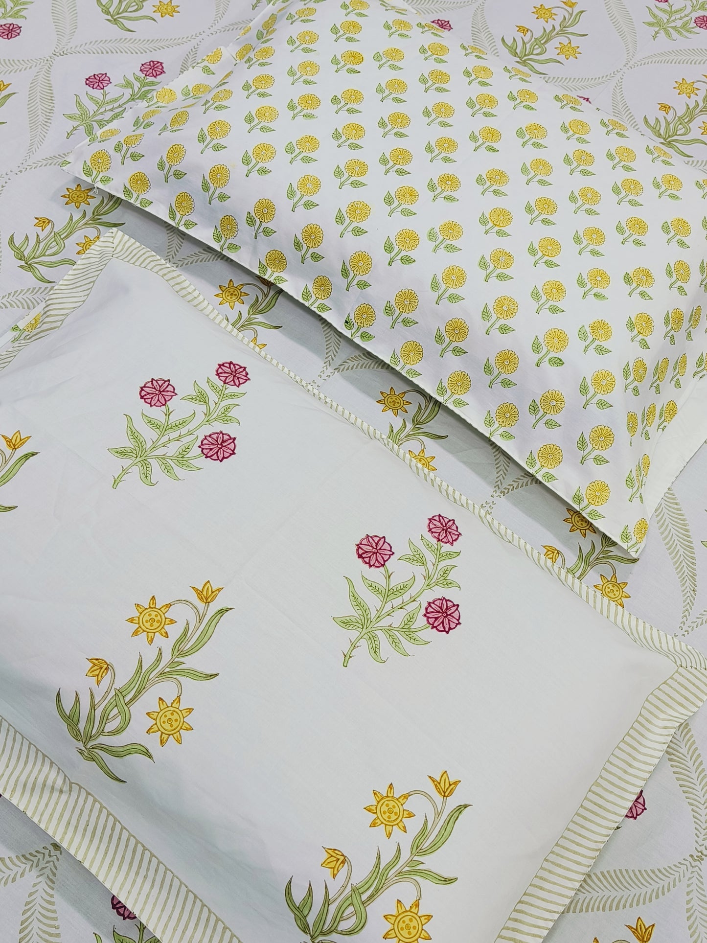Bedsheet With King Size Pillow Cases