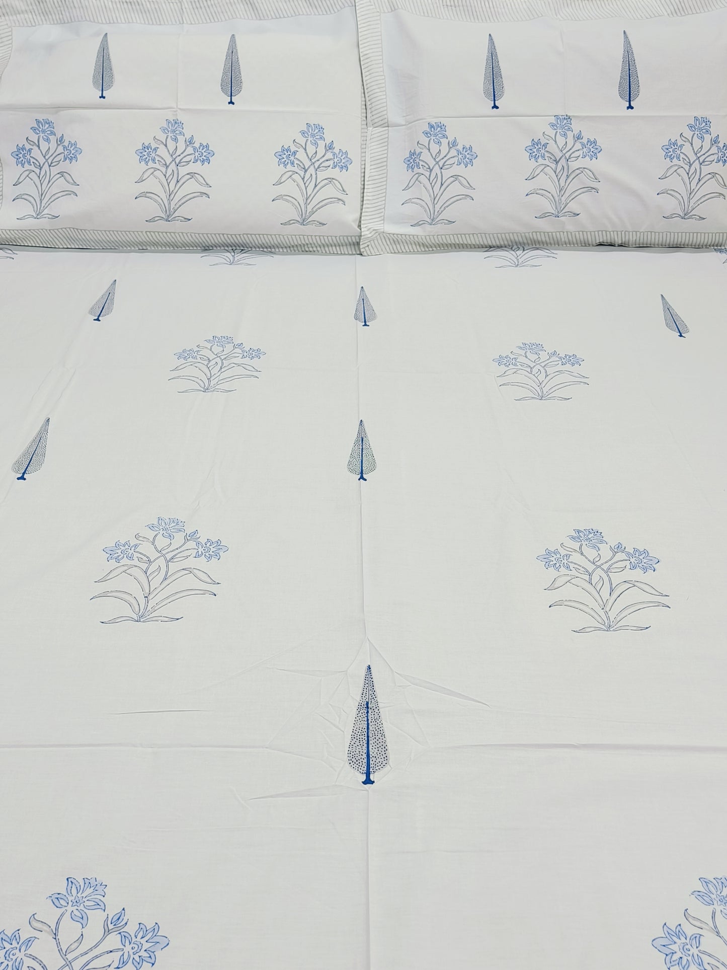 Bedsheet With King Size Pillow Cases