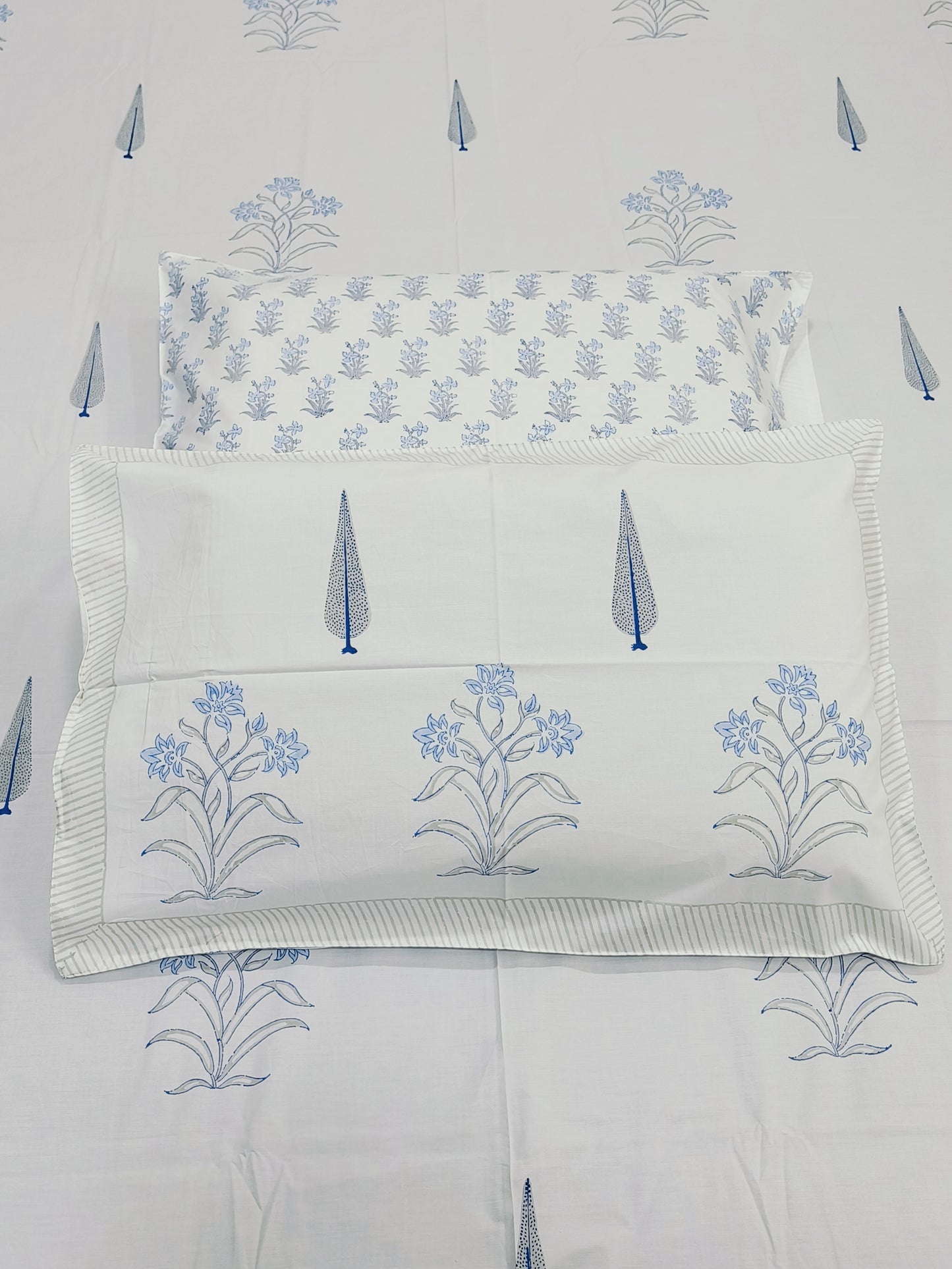 Bedsheet With King Size Pillow Cases