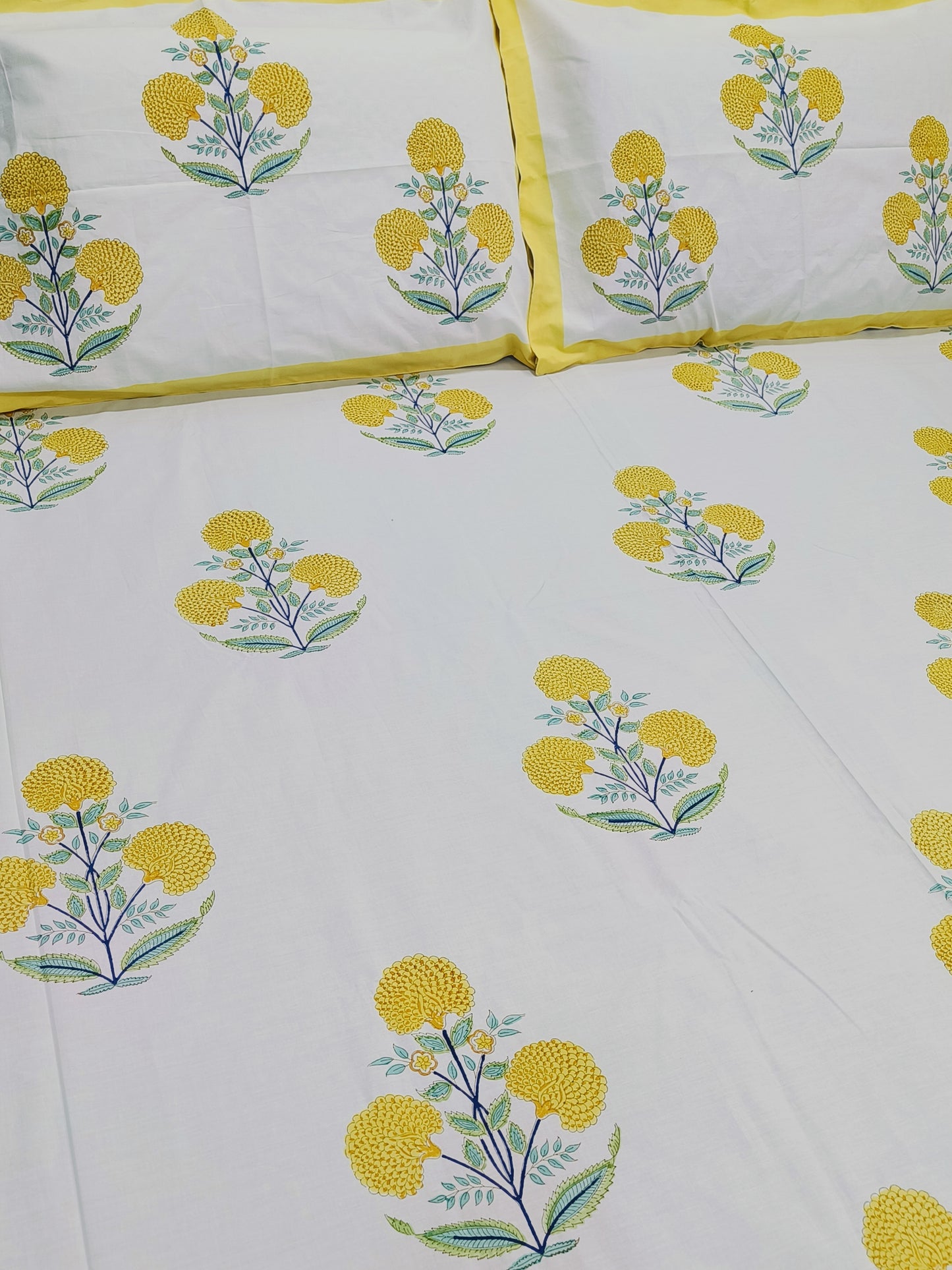 Bedsheet With King Size Pillow Cases