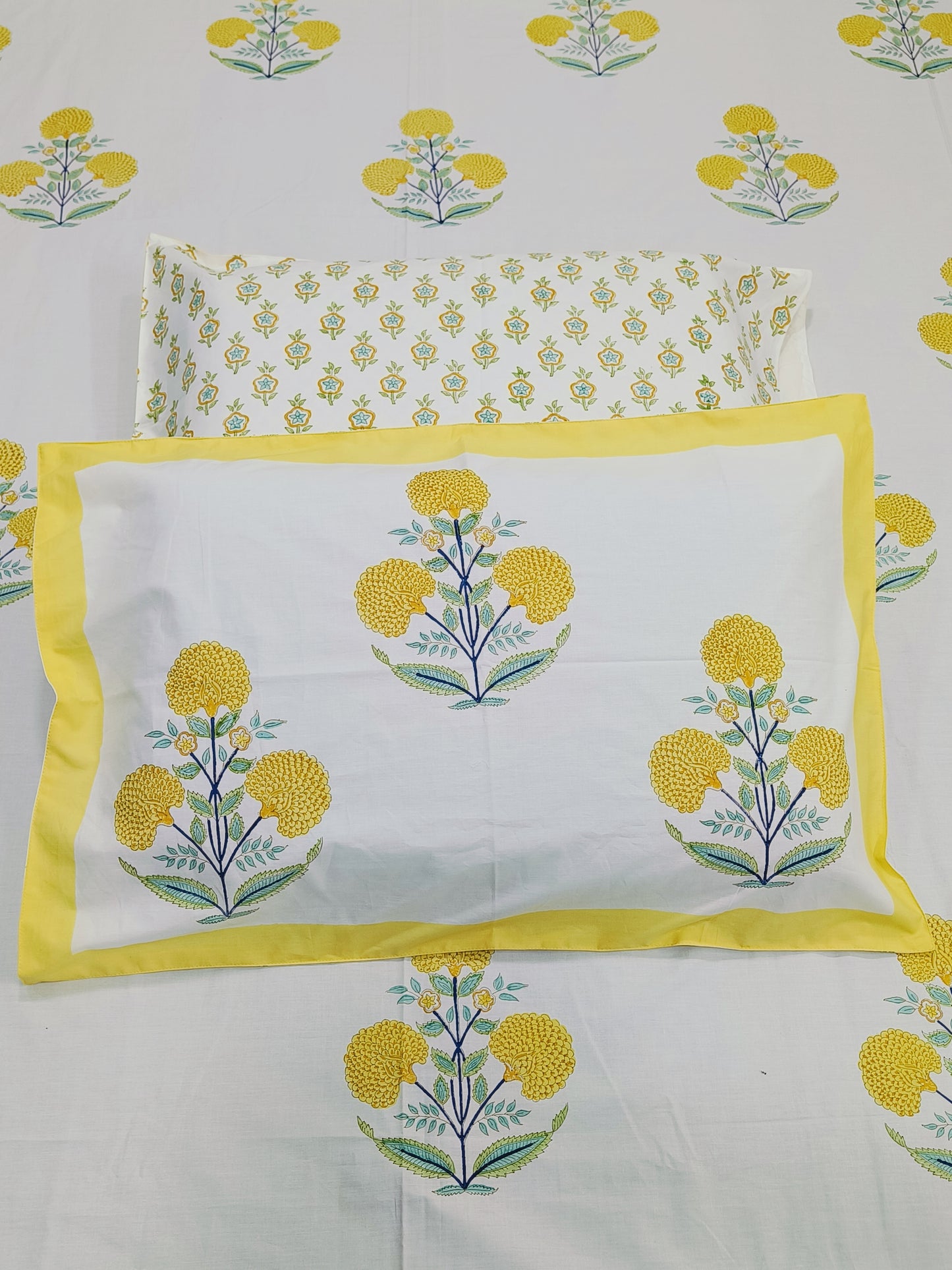 Bedsheet With King Size Pillow Cases