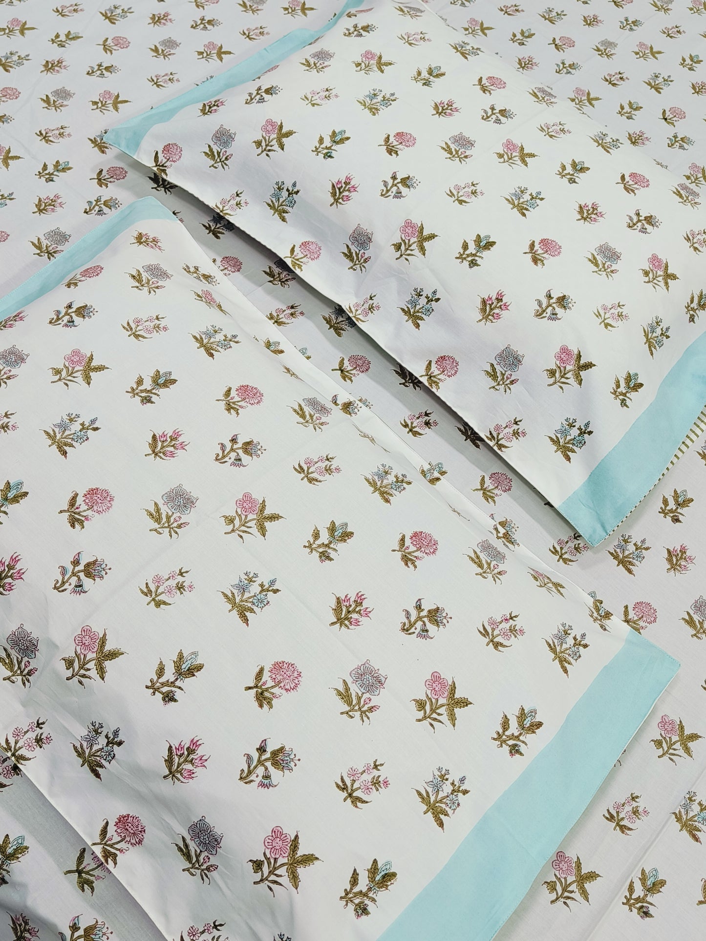 Bedsheet With King Size Pillow Cases