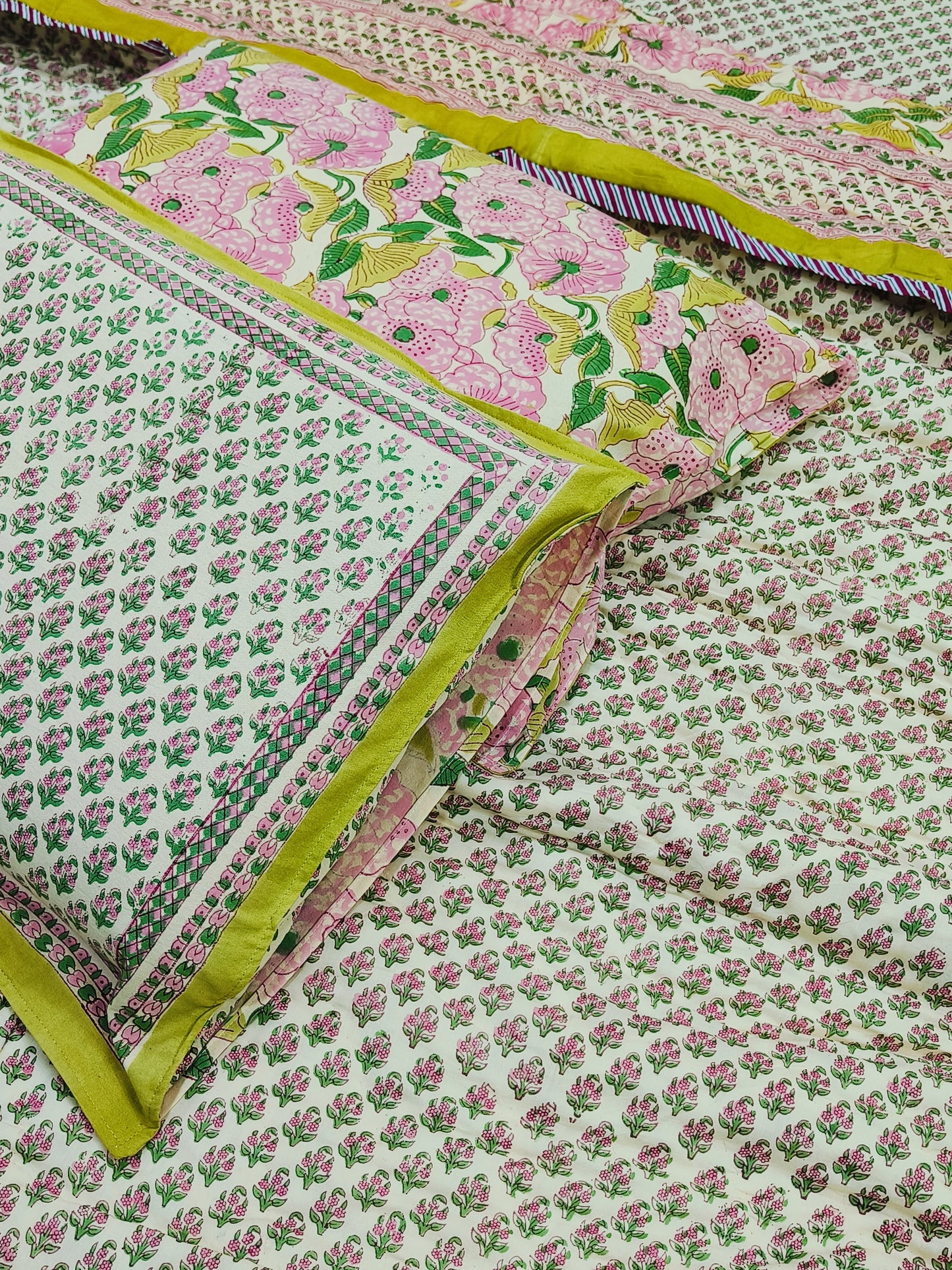 Bedding Sets with Quilts