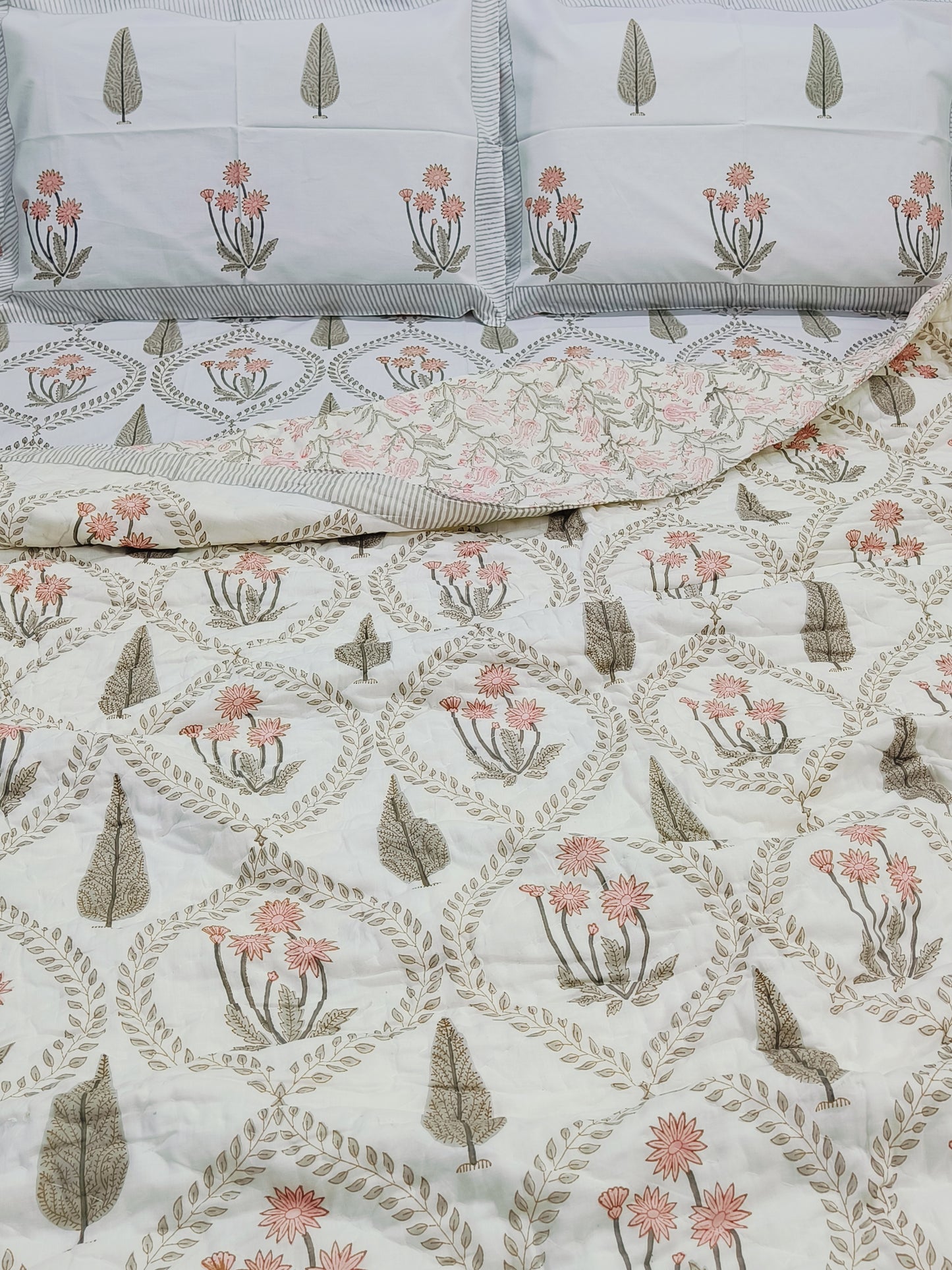 Bedding Sets with Quilts