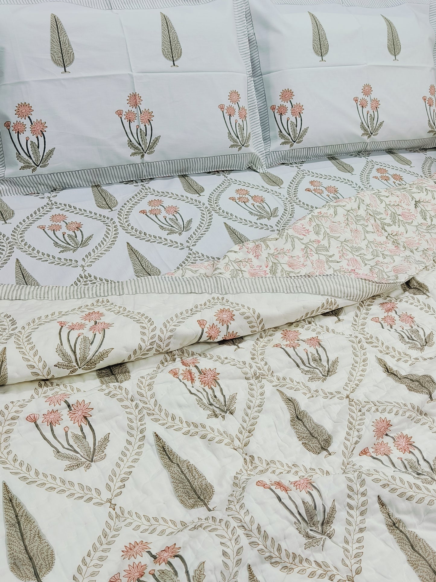 Bedding Sets with Quilts