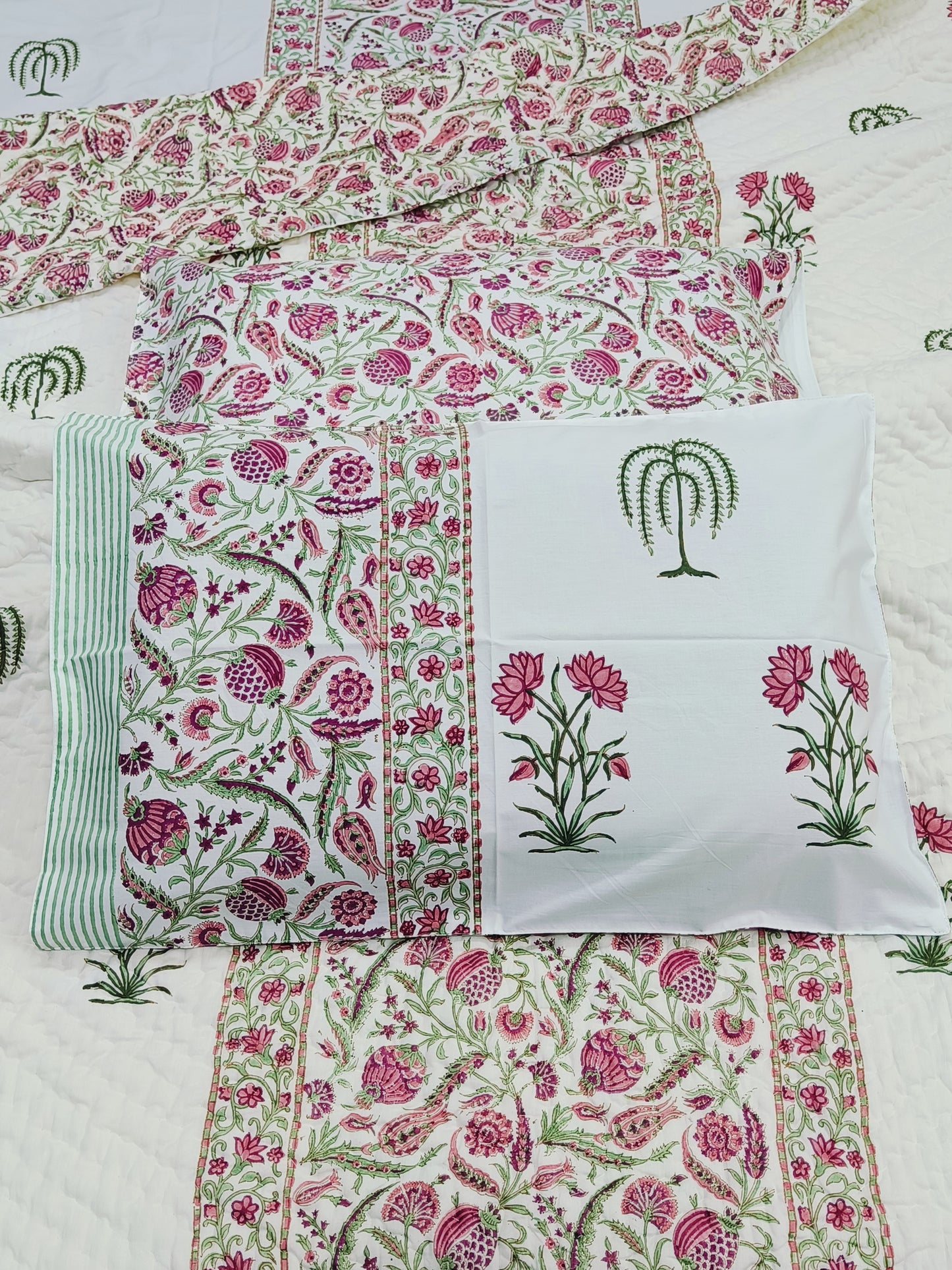 Bedding Sets with Quilts