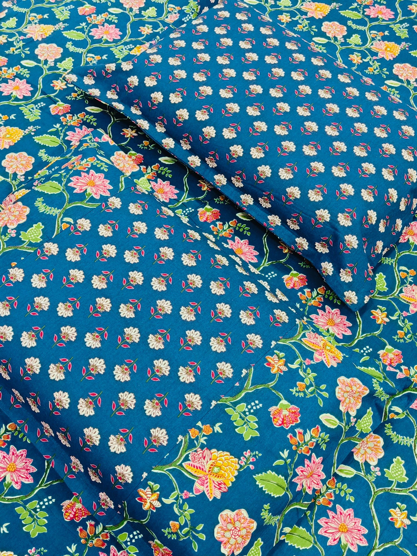 Bedsheet With King Size Pillow Cases