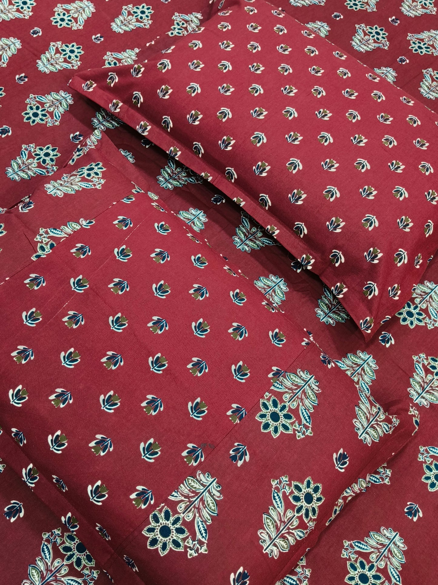 Bedsheet With King Size Pillow Cases