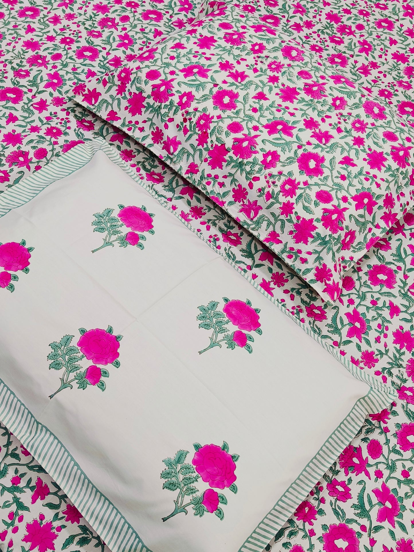 Bedsheet With King Size Pillow Cases