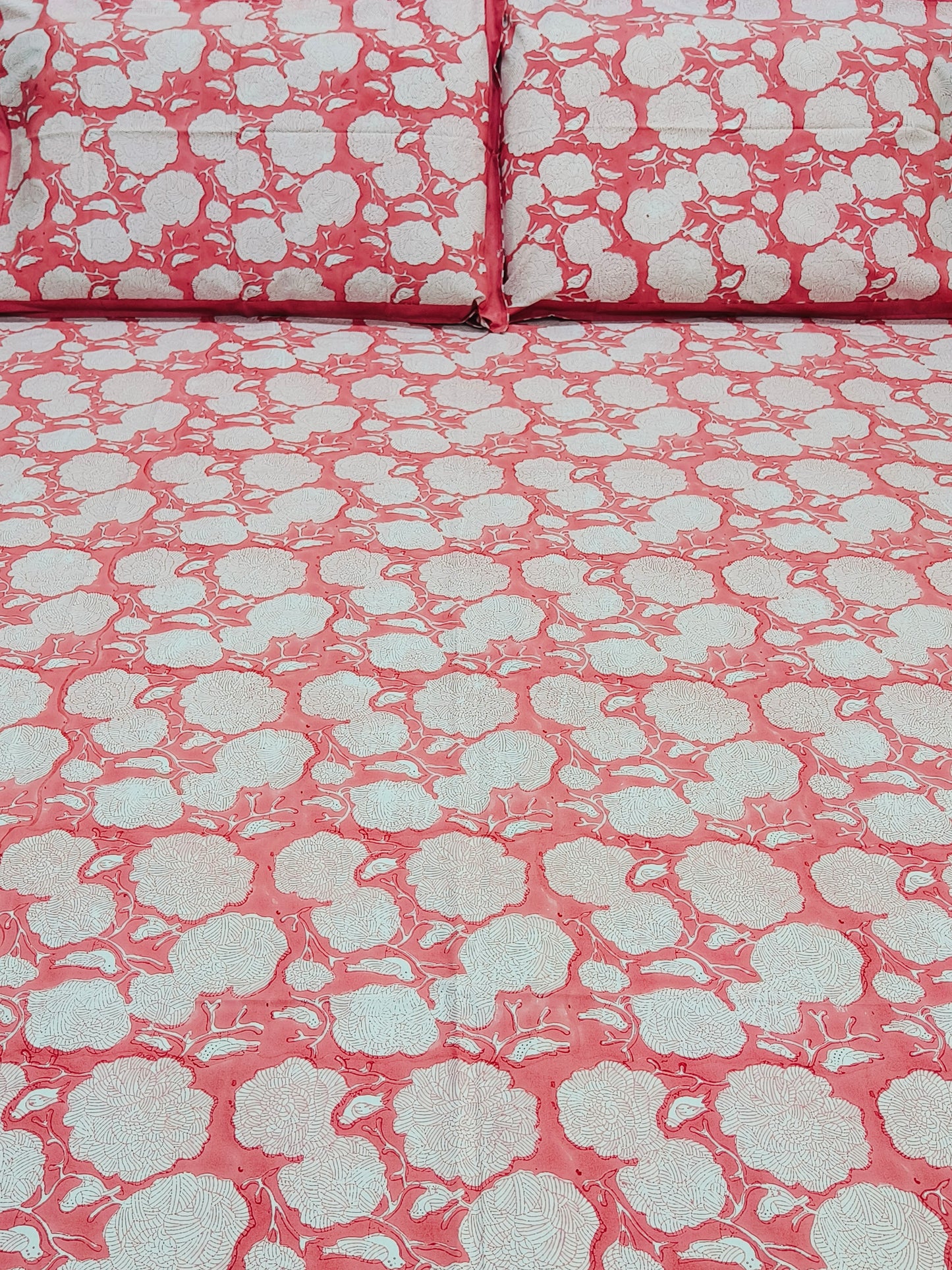 Bedsheet With King Size Pillow Cases