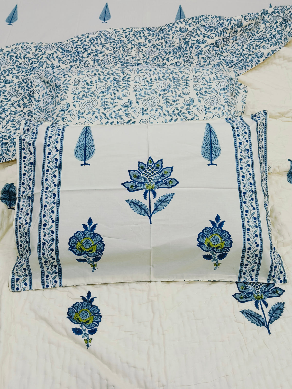 Bedding Sets with Quilts (Beige Base)