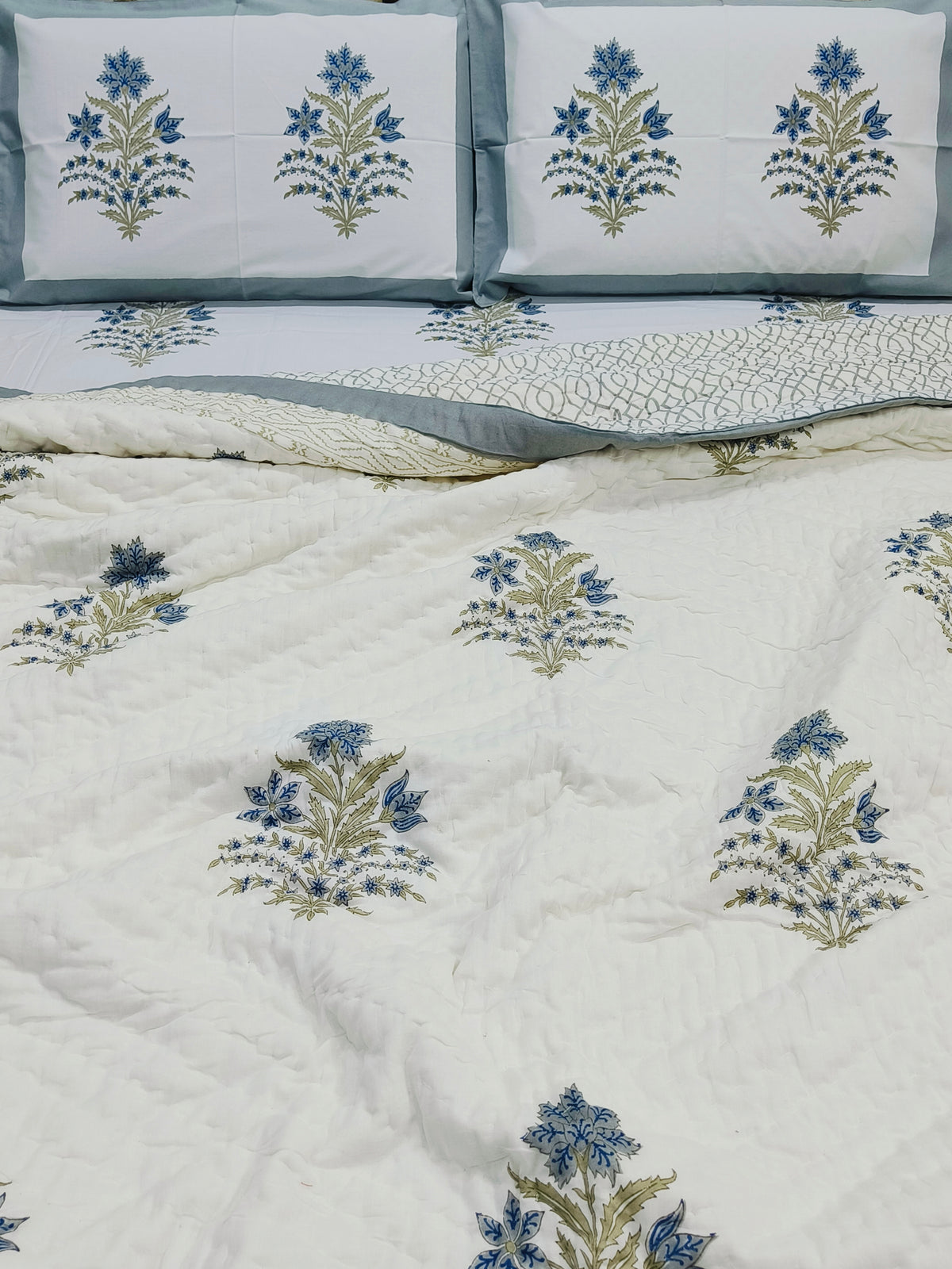 Bedding Sets with Quilts