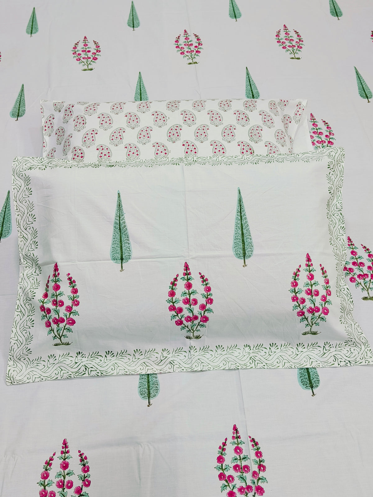 Bedsheet With King Size Pillow Cases